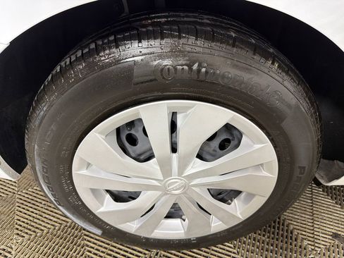 Used 2024 Nissan Versa S FWD image 17