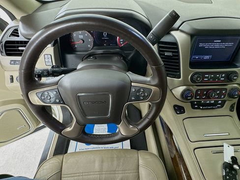 Used 2015 GMC Yukon Denali w/ Premium Package AWD/4WD image 11