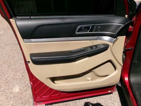 Used 2017 Ford Explorer XLT w/ Equipment Group 201A FWD image 9