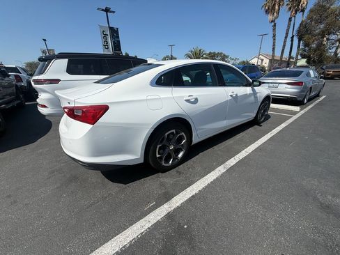 Used 2024 Chevrolet Malibu LT FWD image 2