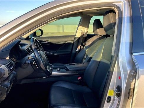 Used 2017 Lexus IS 200t image 9