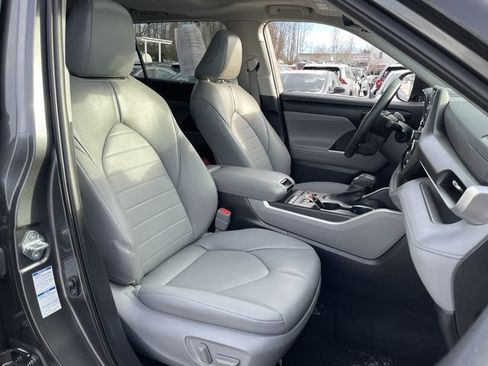 Certified 2022 Toyota Highlander XLE image 21