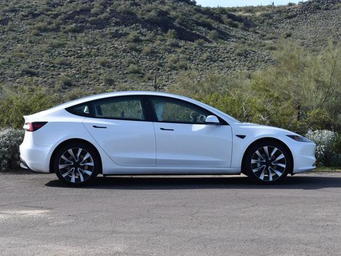 Used 2025 Tesla Model 3 Long Range RWD image 9