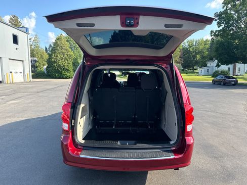 Used 2016 Dodge Grand Caravan American Value Package w/ UConnect Hands-Free Group FWD image 16