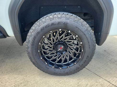 Used 2020 GMC Sierra 2500 AT4 w/ AT4 Premium Package image 25