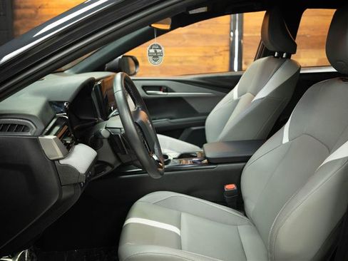 Used 2025 Toyota Camry SE FWD image 8