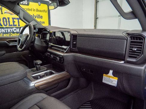 New 2025 Chevrolet Silverado 1500 RST w/ Z71 Off-Road Package AWD/4WD image 16