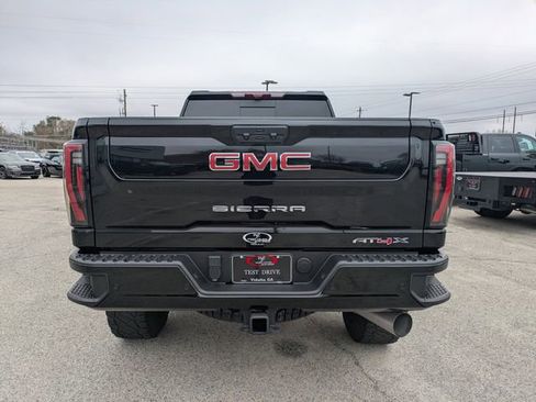 Used 2025 GMC Sierra 2500 AT4X image 5