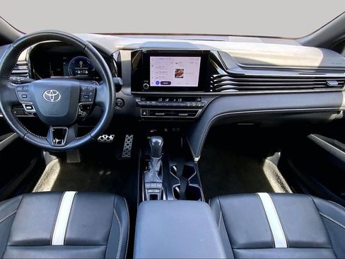 Used 2025 Toyota Camry SE FWD image 15