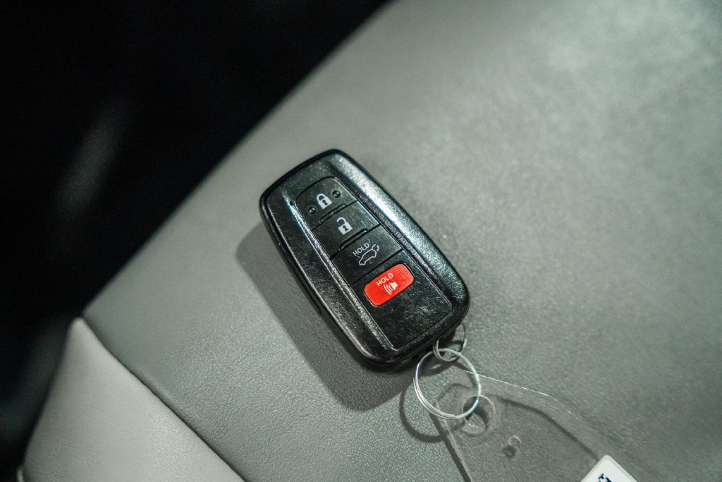 Used 2021 Toyota RAV4 XLE Premium FWD image 39