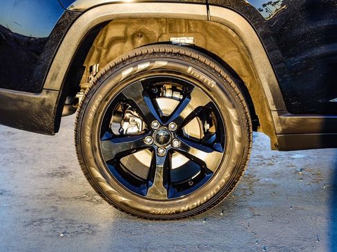 Used 2025 Jeep Grand Cherokee Limited w/ Luxury Tech Group II image 11