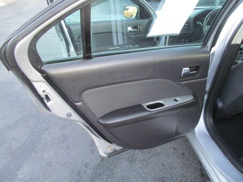 Used 2011 Ford Fusion SEL image 16