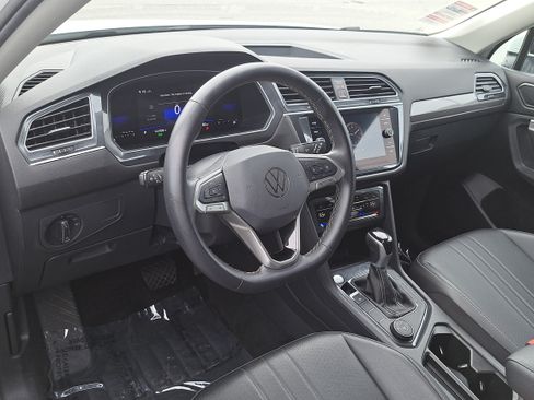 Used 2024 Volkswagen Tiguan Wolfsburg Edition AWD/4WD image 17
