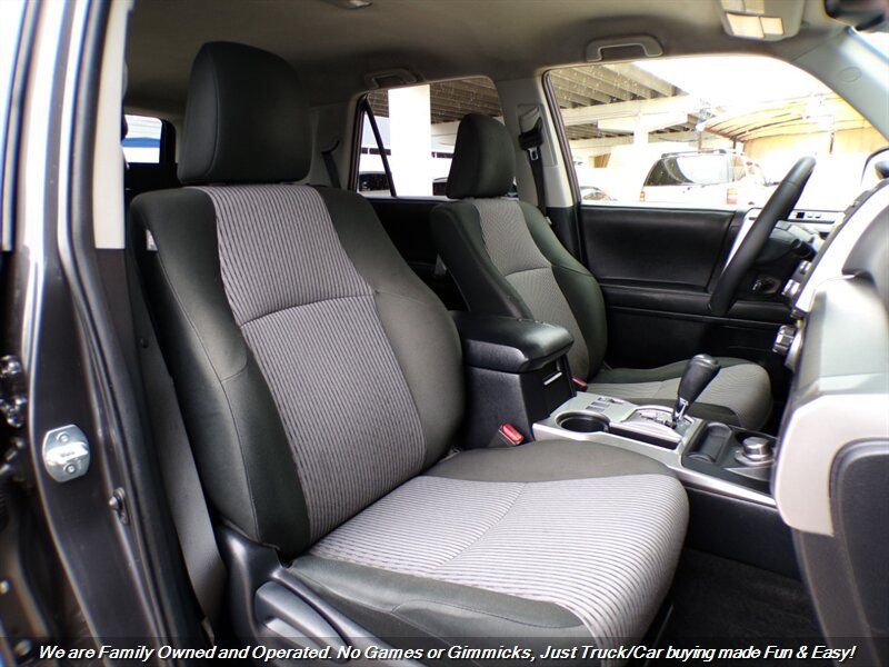 Used 2020 Toyota 4Runner SR5 AWD/4WD image 26