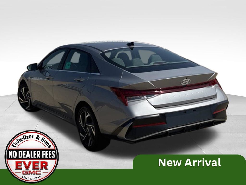 Used 2025 Hyundai Elantra SEL FWD image 9