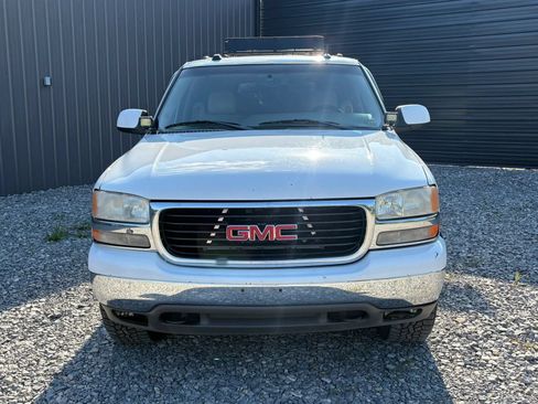 Used 2005 GMC Yukon XL SLT w/ SLT Preferred Equipment Group AWD/4WD image 2