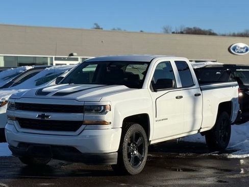 Used 2018 Chevrolet Silverado 1500 Custom image 26