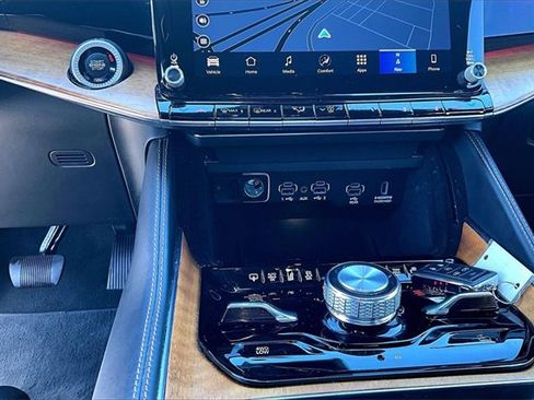 Used 2022 Jeep Grand Wagoneer Series III w/ Rear Seat Video Group 1 image 24