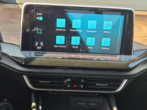 Used 2025 Volkswagen Atlas SE FWD image 19