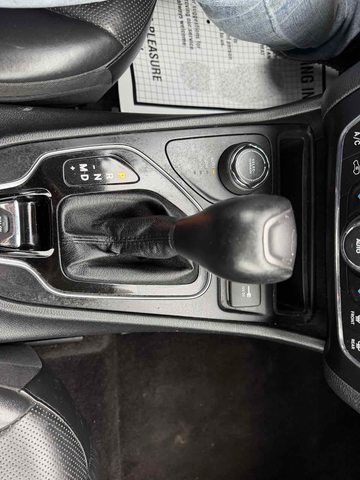 Used 2019 Jeep Cherokee Limited w/ Trailer Tow Group AWD/4WD image 40