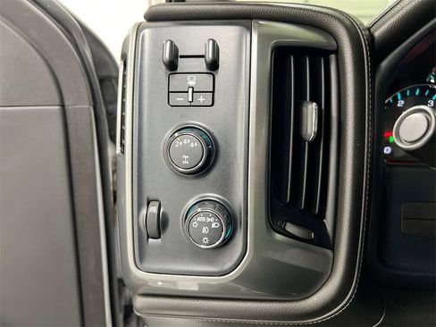 Used 2018 Chevrolet Silverado 2500 LTZ image 18