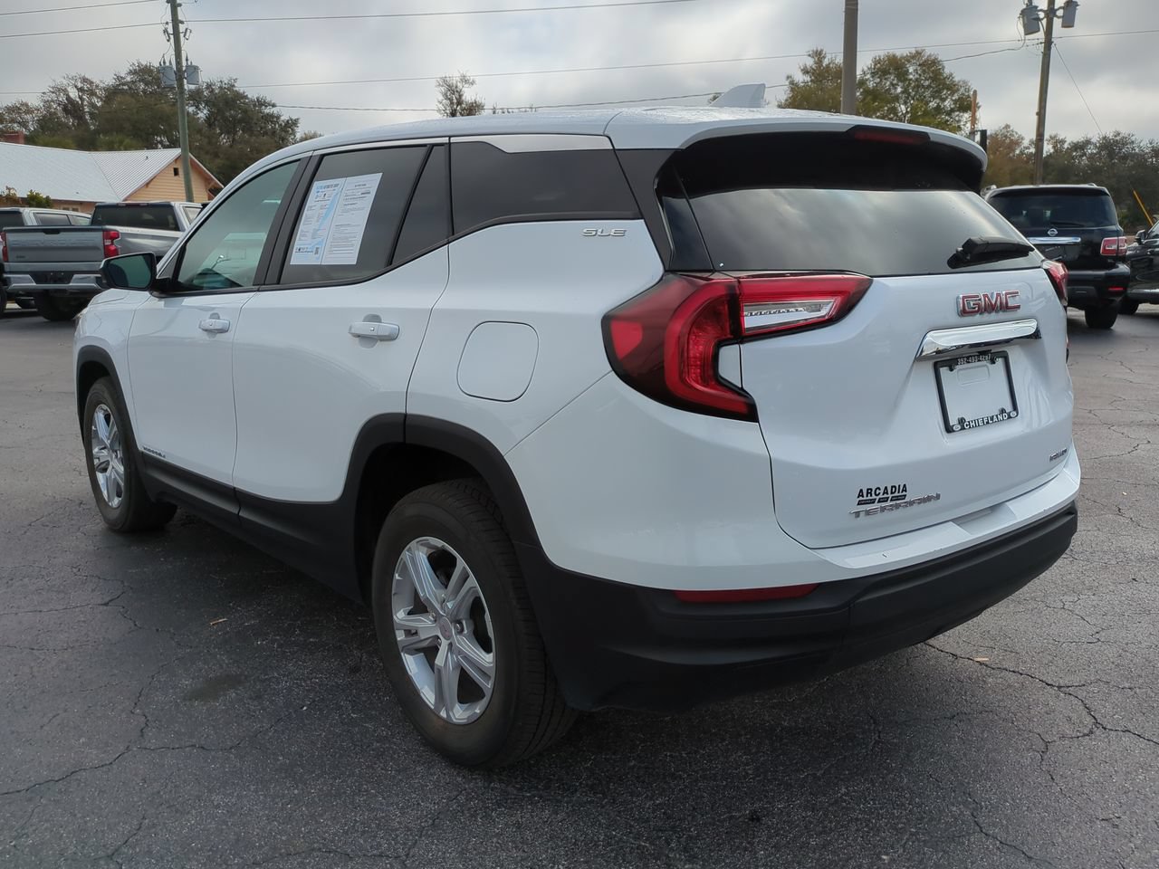 Used 2024 GMC Terrain SLE AWD/4WD image 6