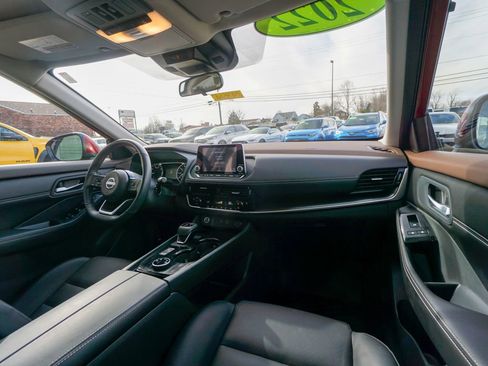 Used 2022 Nissan Rogue SV w/ SV Premium Package image 16