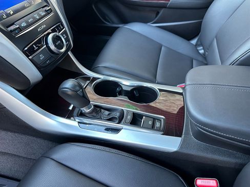Used 2017 Acura TLX image 25