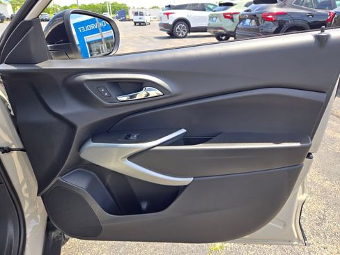 New 2026 Chevrolet Trax RS w/ Sunroof Package FWD image 5