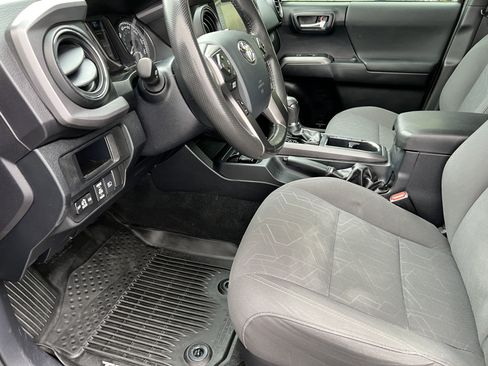 Used 2019 Toyota Tacoma TRD Off-Road w/ Technology Package AWD/4WD image 15