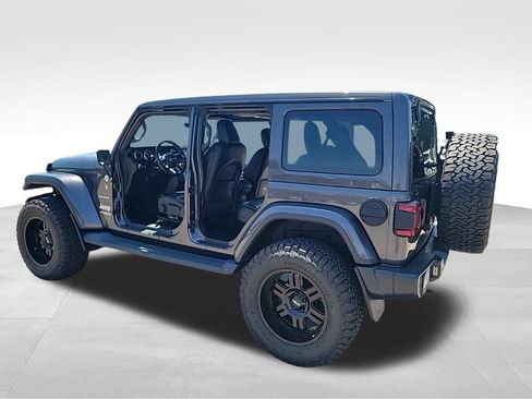 Used 2019 Jeep Wrangler Unlimited Sahara w/ Uconnect 4C Nav & Sound Group AWD/4WD image 11