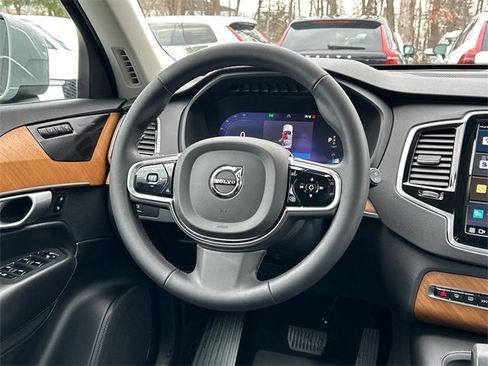 Used 2024 Volvo XC90 B6 Plus image 23