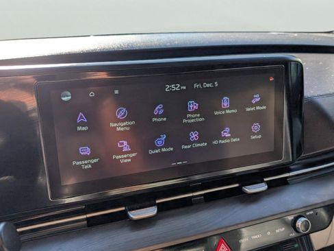 Certified 2023 Kia Carnival EX image 36