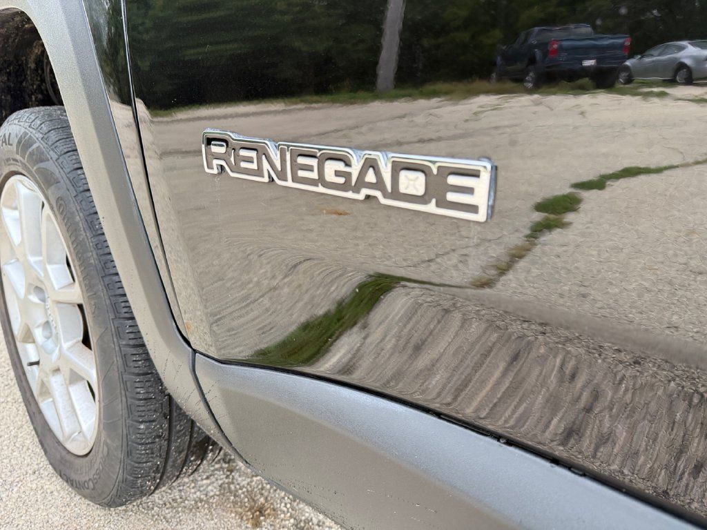 Used 2021 Jeep Renegade Latitude w/ Convenience Group AWD/4WD image 45