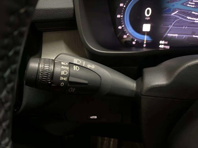 Used 2023 Volvo XC40 B4 Core w/ Convenience Package FWD image 34