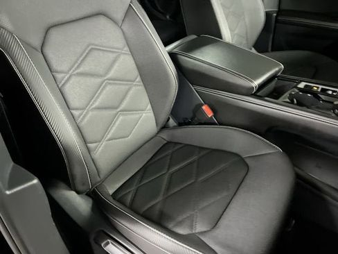 Used 2024 Volkswagen Atlas Cross Sport SE AWD/4WD image 27