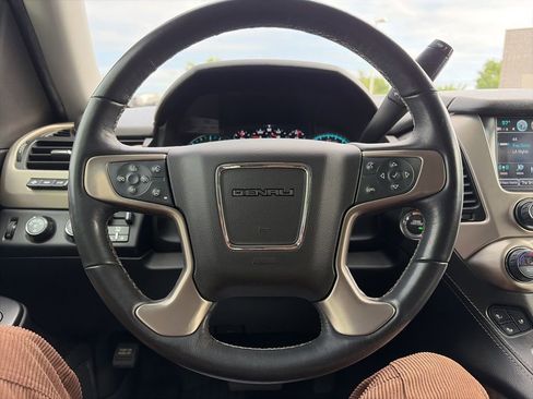 Used 2018 GMC Yukon Denali w/ Denali Ultimate Package AWD/4WD image 8