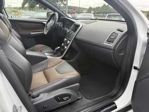 Used 2016 Volvo XC60 T5 Platinum image 12