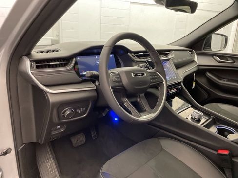 New 2025 Jeep Grand Cherokee L Altitude image 13