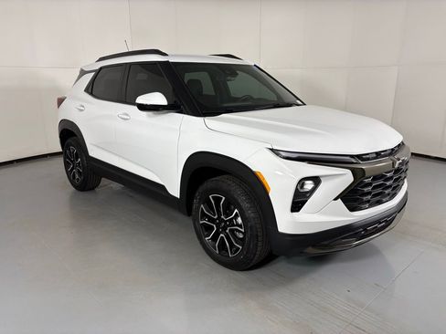 Used 2024 Chevrolet TrailBlazer ACTIV image 2