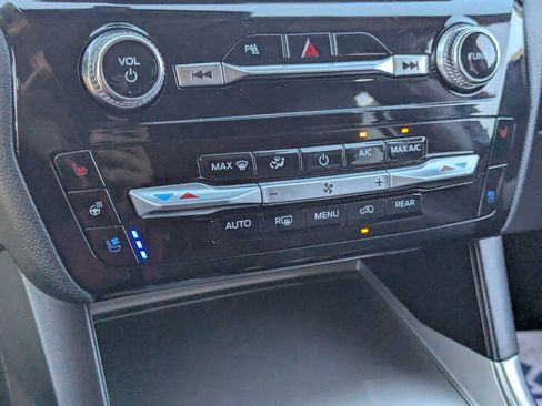 Certified 2024 Ford Explorer Limited image 24