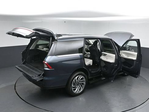 Certified 2025 Lincoln Navigator Reserve AWD/4WD image 63