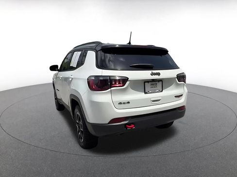 Used 2025 Jeep Compass Trailhawk AWD/4WD image 9