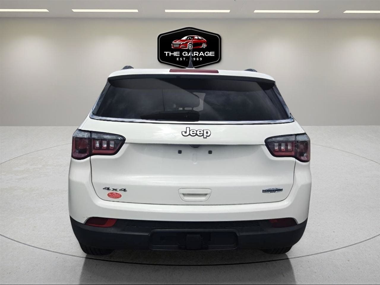 Used 2018 Jeep Compass Latitude w/ Popular Equipment Group AWD/4WD image 5
