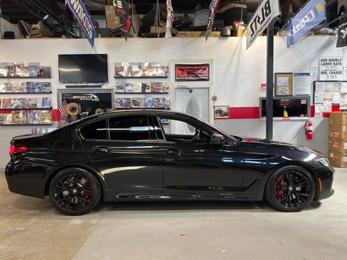 Used 2023 BMW M550i xDrive M550i xDrive w/ Executive Package image 4