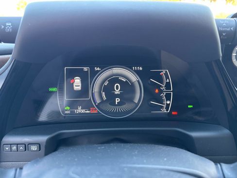 Used 2025 Lexus ES 300h w/ Premium Package image 29