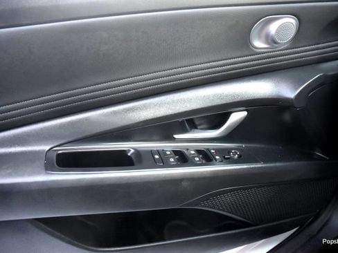 Used 2025 Hyundai Elantra SEL FWD image 6