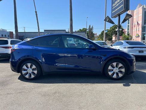 Used 2023 Tesla Model Y Long Range AWD/4WD image 4