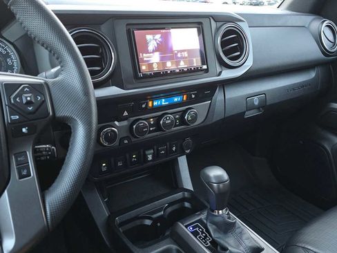 Used 2020 Toyota Tacoma TRD Off-Road image 29