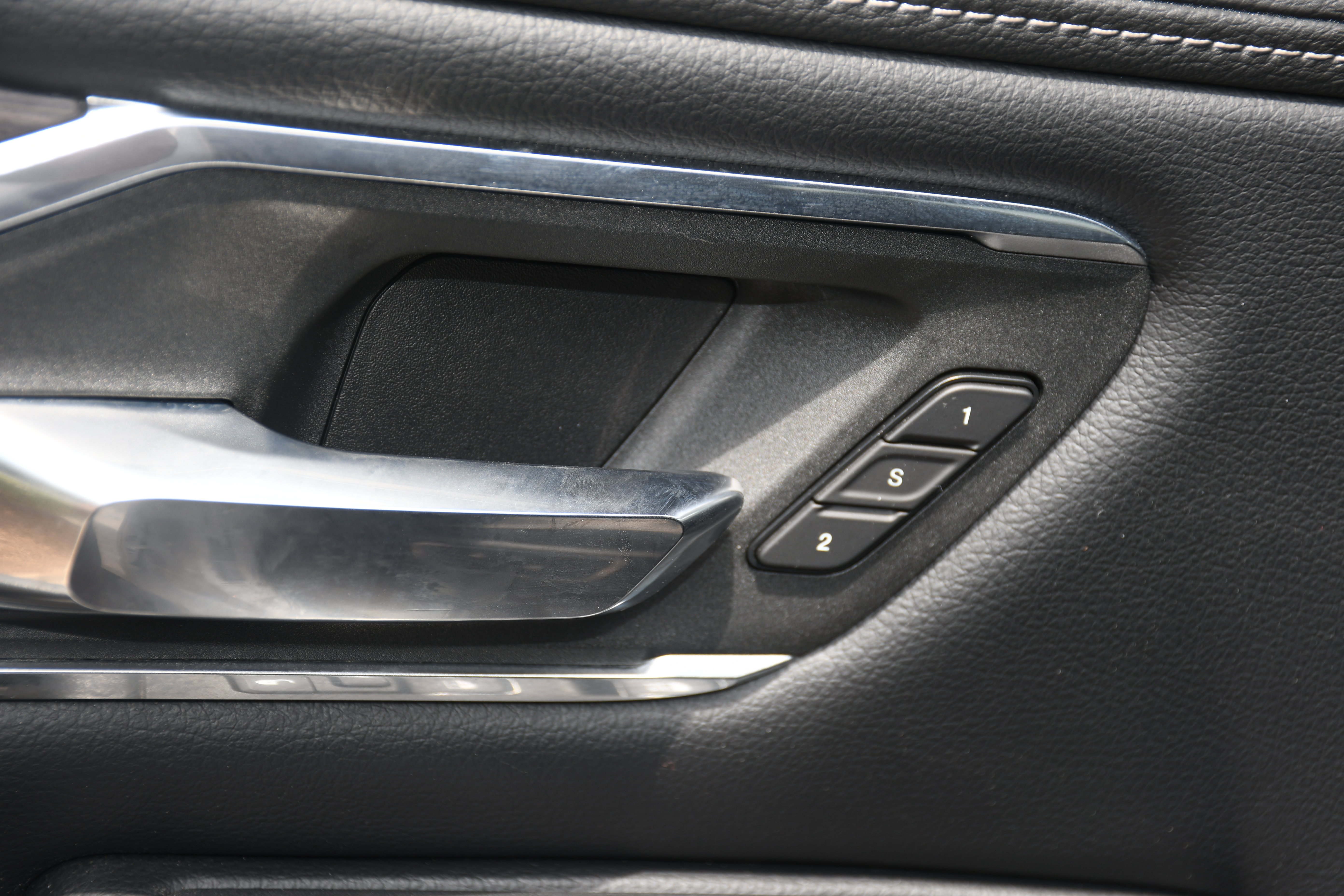 Used 2025 RAM 1500 Laramie AWD/4WD image 10